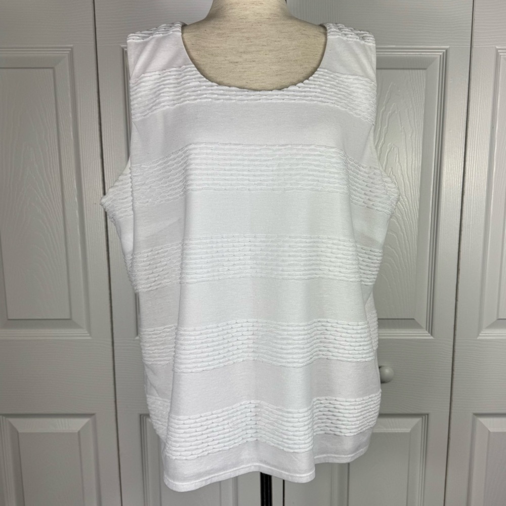 East 5th Women's White Sleeveless Top Lined Stacked Textured Bands 1X